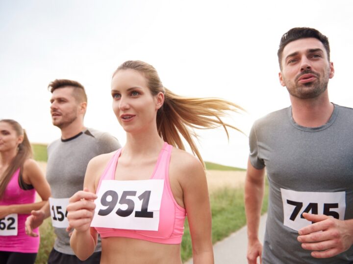 Sky Tower Run: Tysiąc zawodników rywalizowało w biegu na szczyt najwyższego wieżowca we Wrocławiu