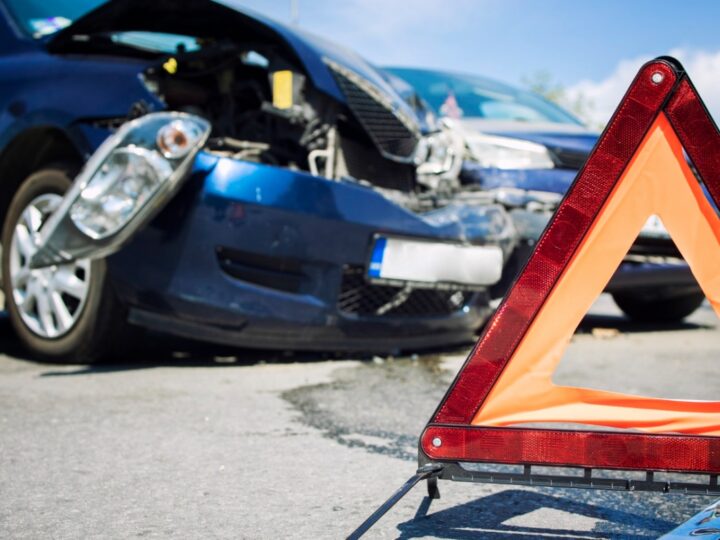 Wypadek na autostradzie A4 we Wrocławiu: dwie poszkodowane osoby, zablokowana jezdnia