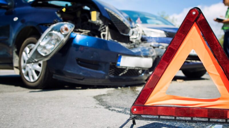 Wypadek na autostradzie A4 we Wrocławiu: dwie poszkodowane osoby, zablokowana jezdnia