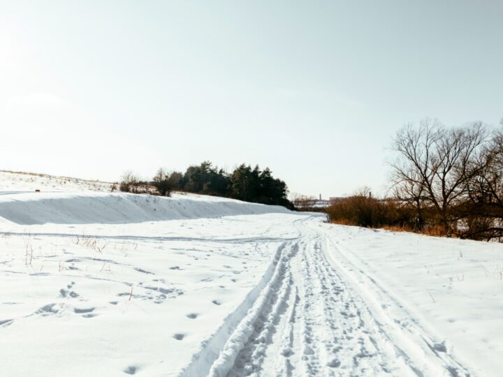 Wrocław: Ostrzeżenie o gołoledzi z Instytutu Meteorologii i Gospodarki Wodnej – przygotowania do utrzymania miasta w zimie