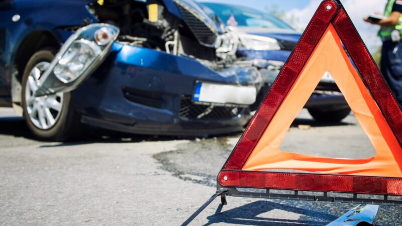 Potężne zderzenie dwóch BMW na wrocławskiej obwodnicy Leśnicy: dwa śmigłowce LPR i dwie kobiety w szpitalu