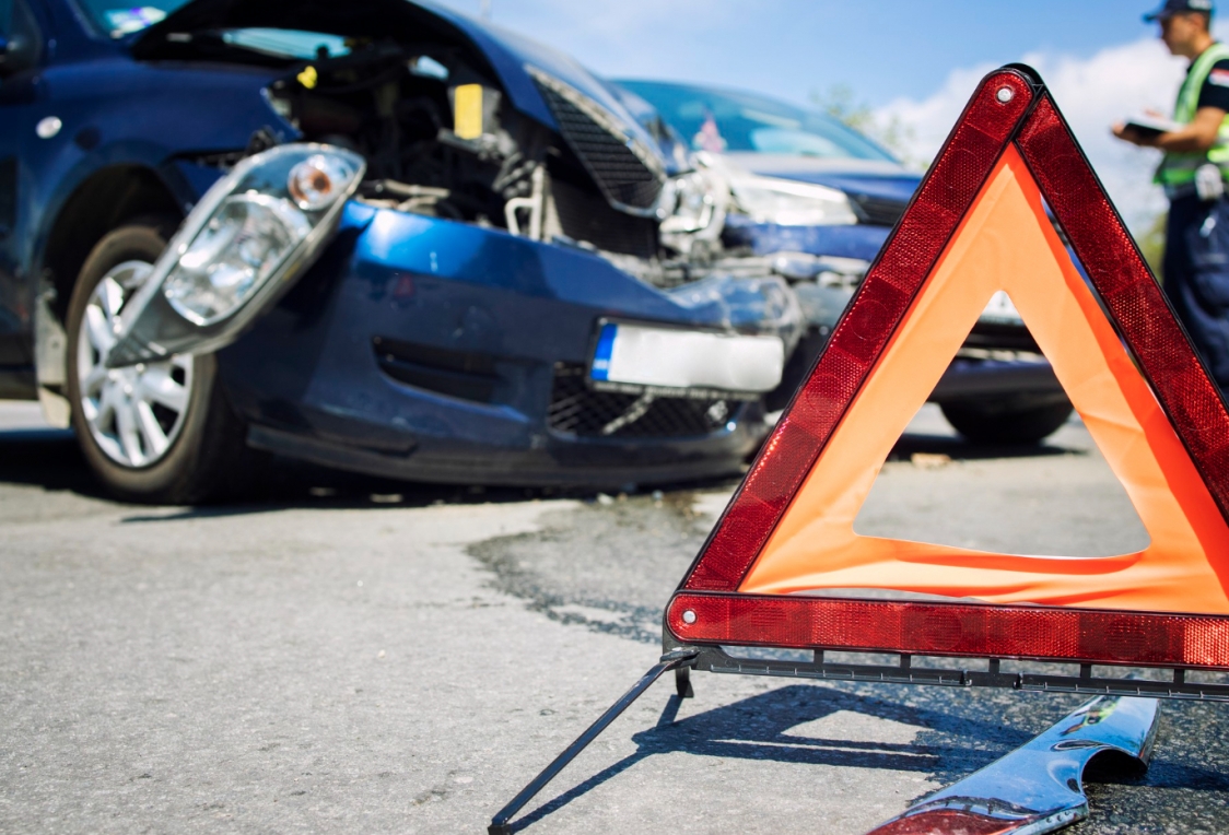 Potężne zderzenie dwóch BMW na wrocławskiej obwodnicy Leśnicy: dwa śmigłowce LPR i dwie kobiety w szpitalu